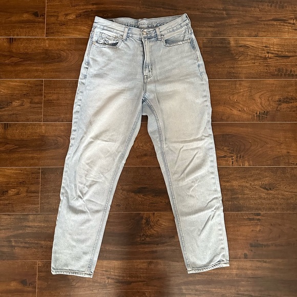 American Eagle Mom Jean - Picture 2 of 4